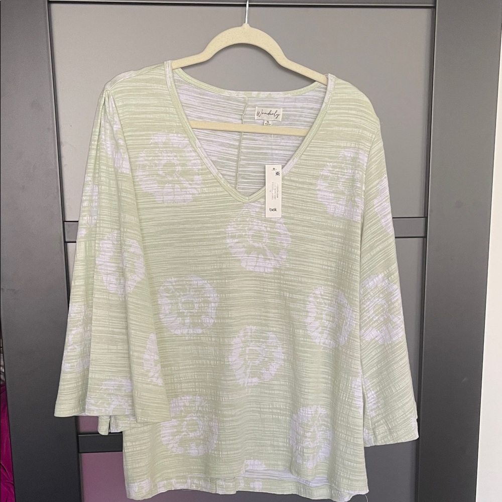 Wonderly Mint Green Floral 3/4 Sleeve V neck Top NWT